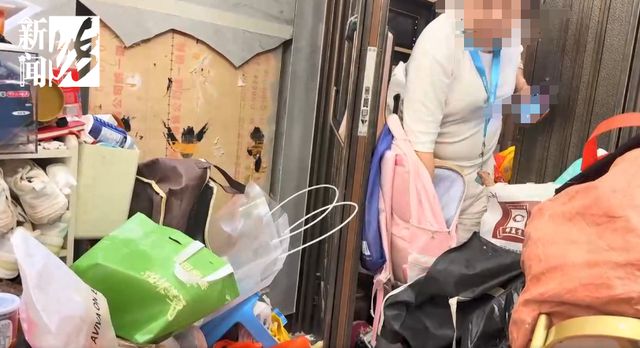 老虎機：上海一女子在千萬豪宅囤積垃圾，記者實探：走廊臭味彌漫難以下腳，進屋需“繙山”